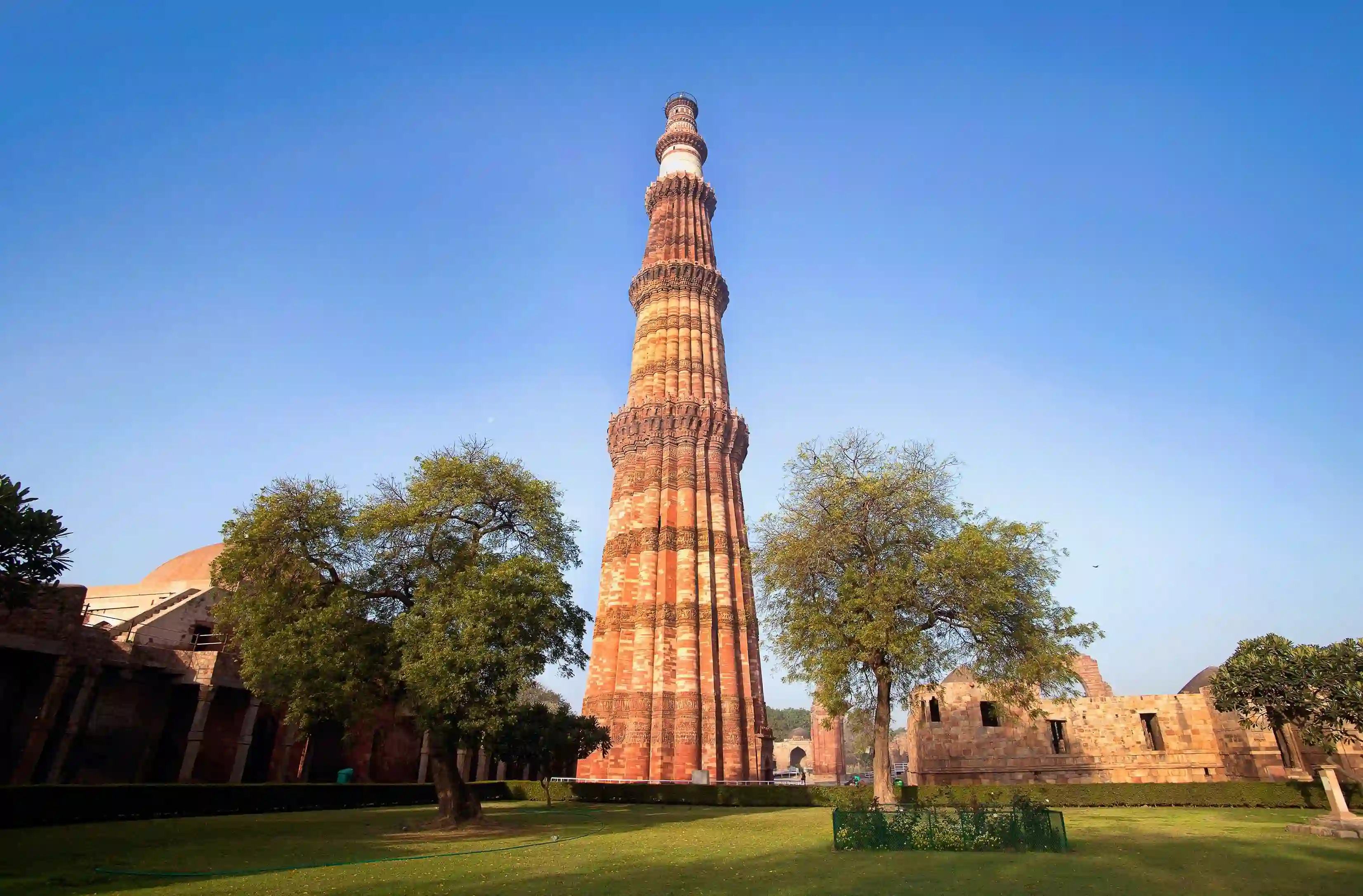 Customized Half Day or Full Day Delhi Shopping Tour with Female Consultant